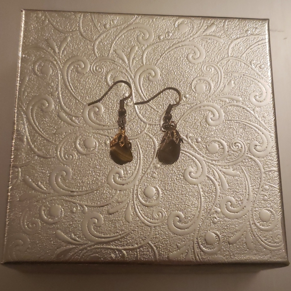 Vintage small stone earrings